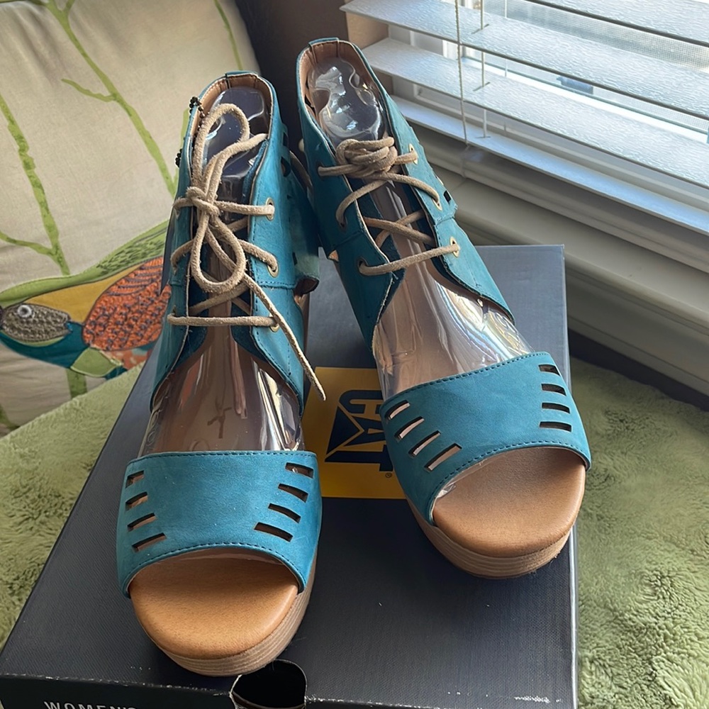🆕CAT “Alma Ghillie”tie front platform wedge sandal